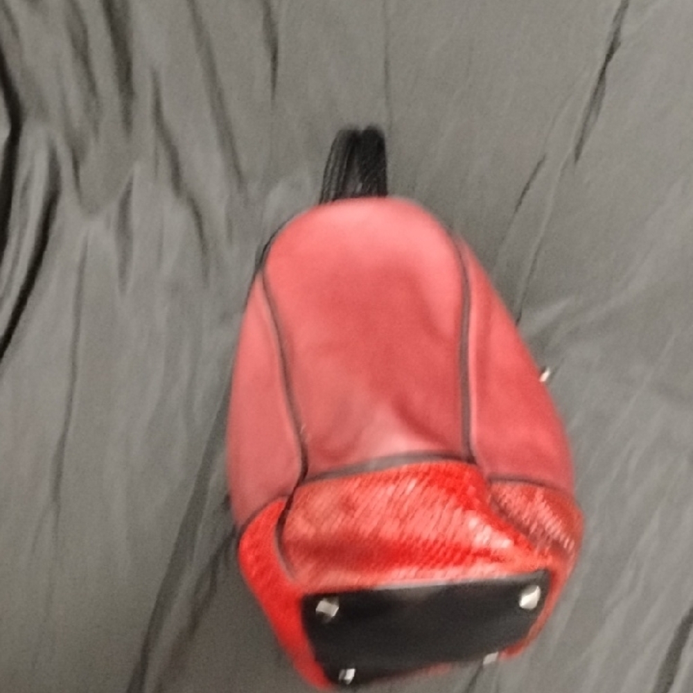 Braided-Handle Red Shoulder Bag with Black Trim and Tassel Accents - Picture 5 of 13